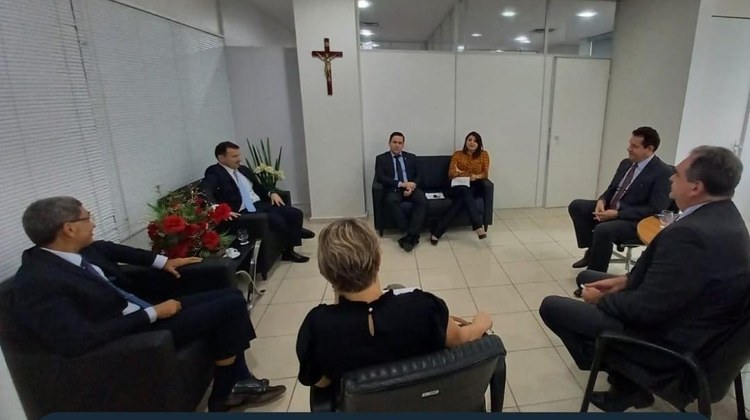FOTO CGJ01 Reunião Roberta Leilão
