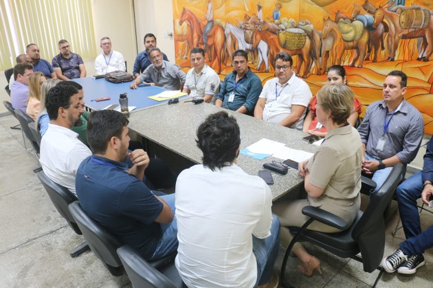 Dra Roberta Neiva se reúne com equipe da Ciretran de Campina Grande